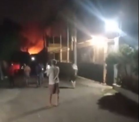 Moments of Massive Explosion in Bekasi Ammunition Warehouse, Flames Soar High