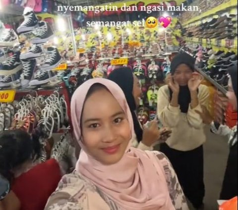 Touching Moment Woman is Visited by Her Friend at Work Because She Couldn't Attend Bukber, Proof of True Friendship!