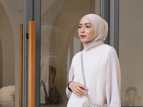 Warm Style with Sweater for Holiday Raya, Check Outfit Richa Iskak