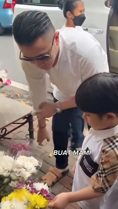 Inviting His Children to Visit, Anggi Pratama Wears a 'Baju Koko' Gift from Stevi Agnecya, Jojo's Moment of Asking His Mom Makes Her Cry