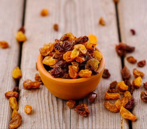 Eating Raisins Can Curb Junk Food Cravings, Give It a Try!