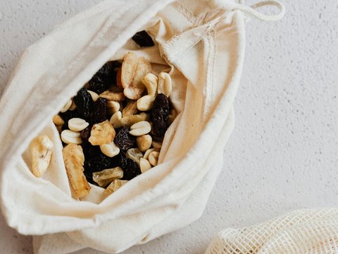 Eating Raisins Can Reduce Cravings for Junk Food, Let's Try!
