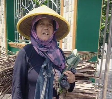 Potret Nenek Petani Berpakaian Sederhana Gendong Daun Kelapa Kering & Daun Pisang, Ternyata Tajir Melintir Rumahnya Bak Istana