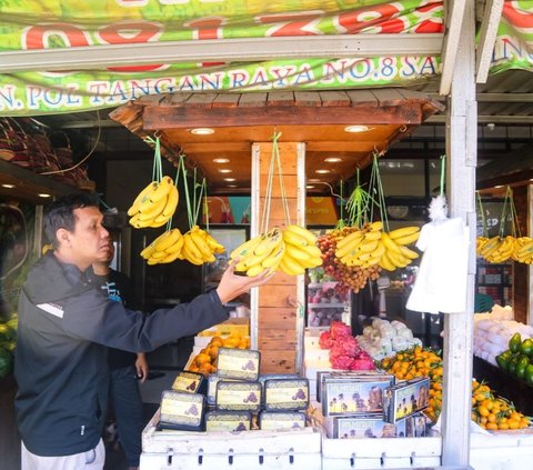 Kisah Bos Buah Pasar Minggu: Berawal Jualan di Tampah hingga Punya 2 Kios Beromzet Ratusan Juta