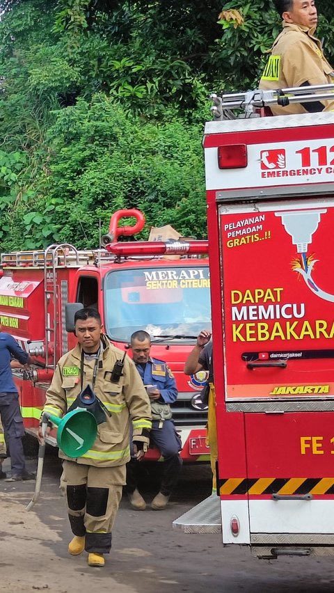 Update Kebakaran Gudang Amunisi Kodam Jaya, Mobil Damkar Ditarik dari Lokasi<br>