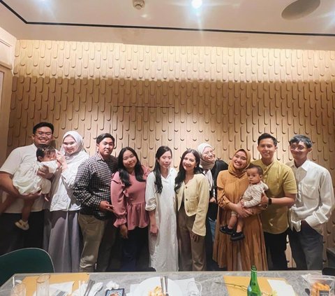 Potret Seru Prilly Latuconsina Bukber Bareng Genk SMP, Ada Foto Jadul Bikin Salfok