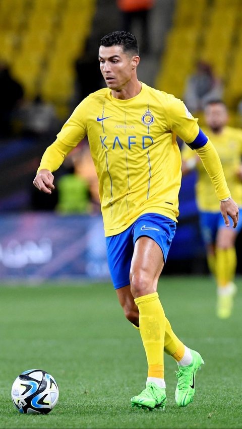 Tiga gol Ronaldo ke gawang Al Tai pun memantapkan posisinya di puncak daftar top skorer Liga Arab Saudi musim 2023/2024. Foto: REUTERS / Stringer<br>
