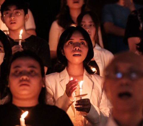 Misa Paskah di Gereja Katedral Jakarta Berlangsung Khidmat