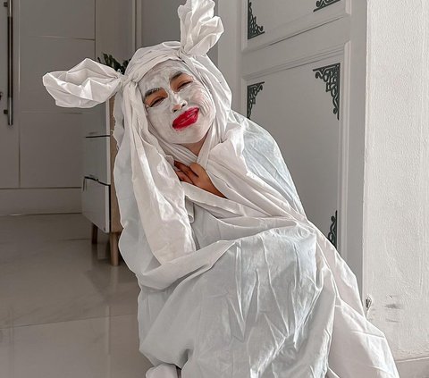 Ria Ricis Cosplay as Pocong, the Result is Surprising