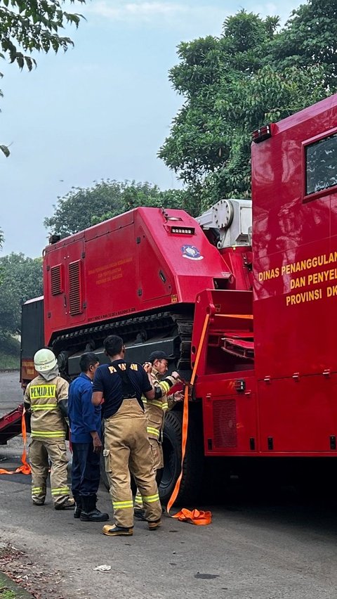 FOTO: Penampakan Mobil Robot yang Dikerahkan untuk Membantu Proses Pemadaman Gudang Amunisi TNI AD