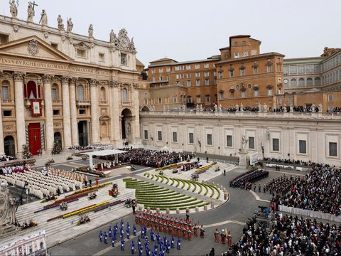 FOTO: Paus Fransiskus Pimpin Hari Raya Paskah di Vatikan