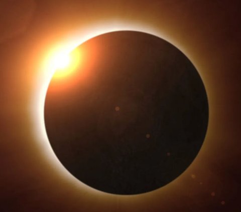 Lalu, bagaimana caranya? Caranya, masyarakat dapat mengambil gambar gerhana matahari melalui aplikasi SunSketcher yang bisa dipasang di ponsel.
