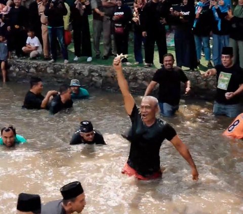 Kenalan dengan Tradisi Ngubek Empang, Cara Unik Silaturahmi Ala Warga Depok di Kolam Ikan