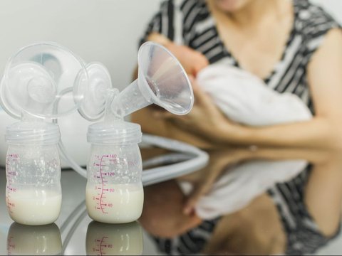 Mixing Expressed Breast Milk from Different Days, Is It Safe?