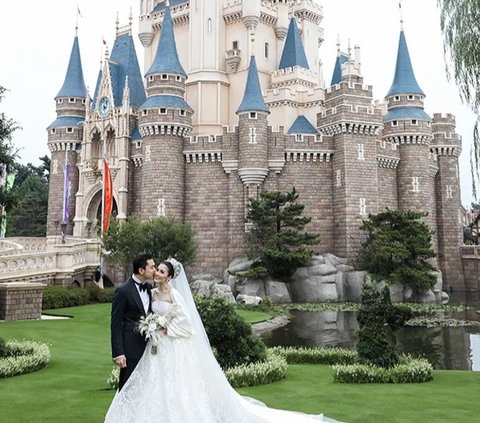 7 Portraits of Celebrity Weddings with Disneyland Theme, 3 Couples Ended Tragically, Latest Sandra Dewi!