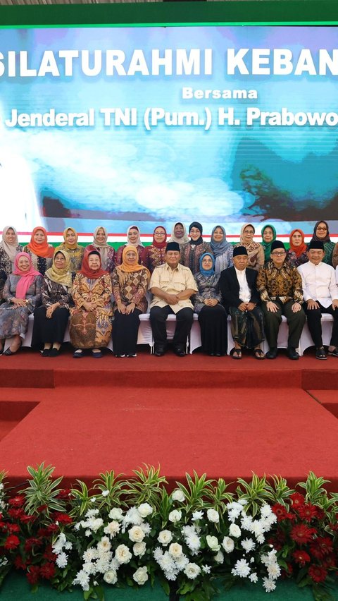 Reaksi Prabowo 'Digeruduk' Khofifah & Gus Miftah Ajak Ribuan Muslimat NU di Hambalang 