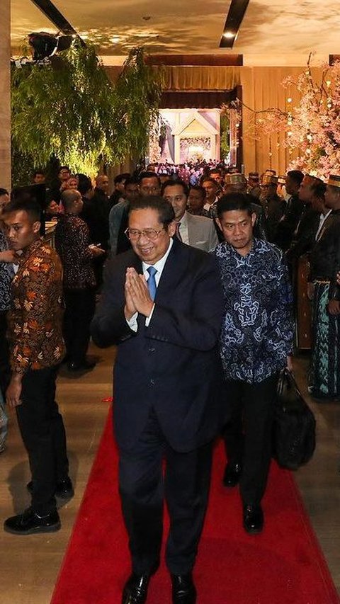 Presiden RI ke-6 Susilo Bambang Yudhoyono juga hadir ditemani Ibas Yudhoyono.