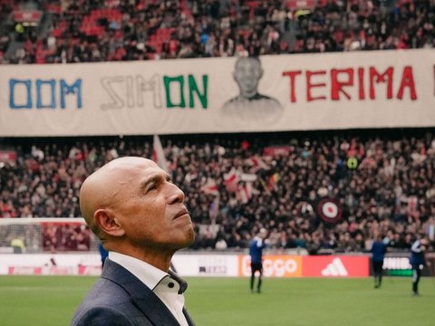 Namanya Berkumandang di Johan Cruyff Arena, Ini Sosok Simon Tahamata Legenda Ajax Berdarah Ambon