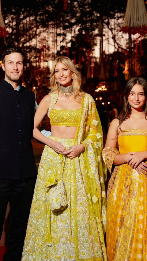 Ivanka Trump dan suaminya Jared Kushner bersama putri mereka Arabella saat menghadiri perayaan pranikah Anant Ambani, putra Mukesh Ambani, Ketua Reliance Industries, dan Radhika Merchant, putri industrialis Viren Merchant di Jamnagar, Gujarat, India.