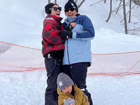 7  Potret Lucu Kama Anak Bungsu Zaskia Adya Mecca saat Liburan di Jepang, Gayanya Gemesin Banget!