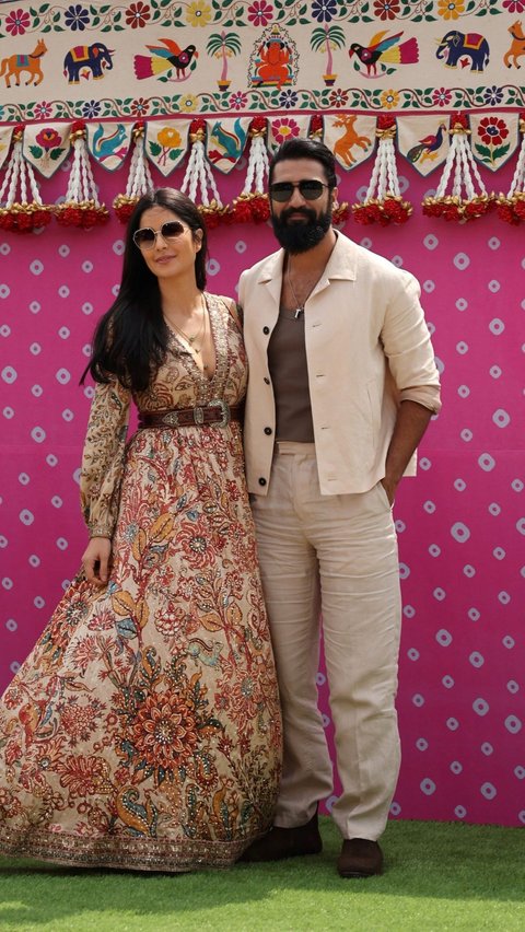 Aktor Vicky Kaushal dan istrinya Katrina Kaif saat menghadiri perayaan pranikah Anant Ambani, putra Mukesh Ambani, Ketua Reliance Industries, dan Radhika Merchant, putri industrialis Viren Merchant di Jamnagar, Gujarat, India.