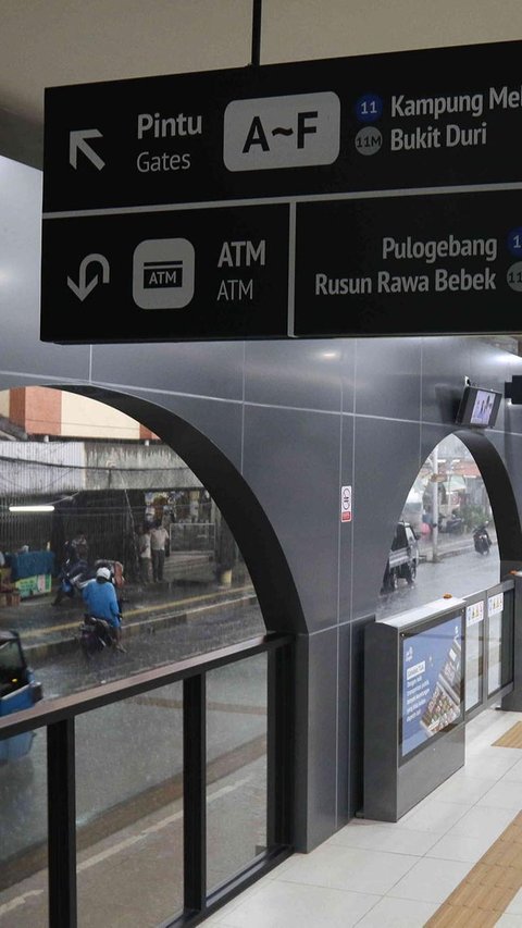 Momen Ibu Dikerjain Anaknya Ketemu Mantan Suami, Langsung Auto Mewek & Mesra di Stasiun Kereta