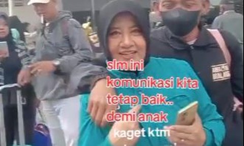 Momen Ibu Dikerjain Anaknya Ketemu Mantan Suami, Langsung Auto Mewek & Mesra di Stasiun Kereta