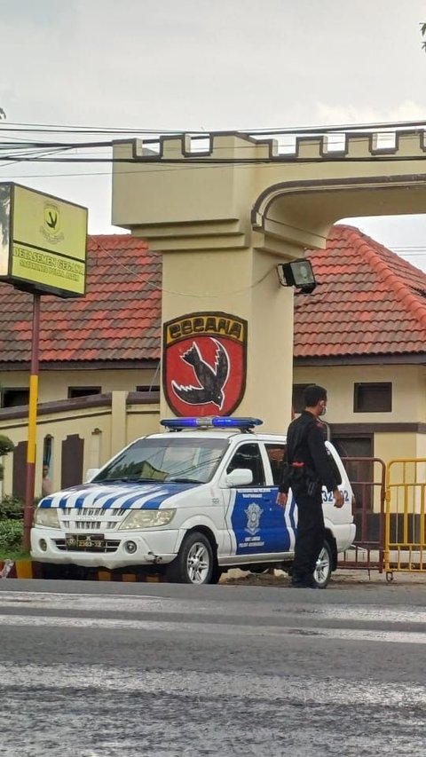 Foto-Foto Kondisi Kantor Subdensi Pom Detasemen I Polda Jatim Usai Terjadi Ledakan