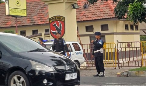 Setelah ledakan tersebut, Hana mengaku tidak mengetahui sumber ledakan terbuat dari apa. Yang diketahuinya hanya arah dari sumber ledakan saja.