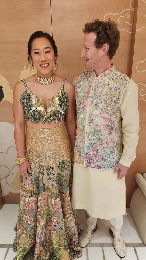 A Series of Captivating Outfits of Mark Zuckerberg and His Wife at a Crazy Rich Indian Wedding