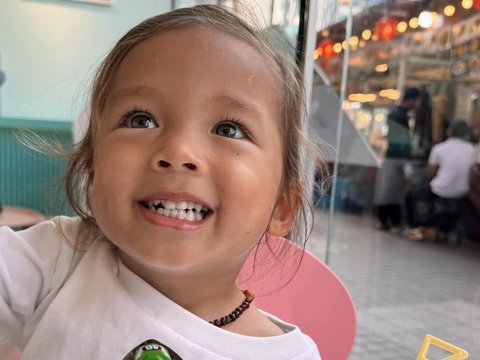 Punya Paras Bule Bikin Salfok, ini Potret Terbaru Kiyoji Anak Jennifer Bachdim yang Baru Berulang Tahun ke-3