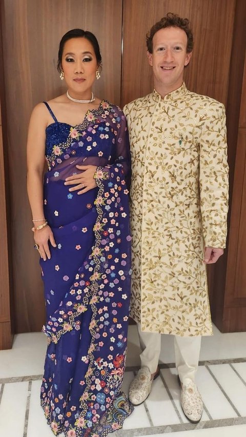 A Series of Captivating Outfits of Mark Zuckerberg and His Wife at a Crazy Rich Indian Wedding