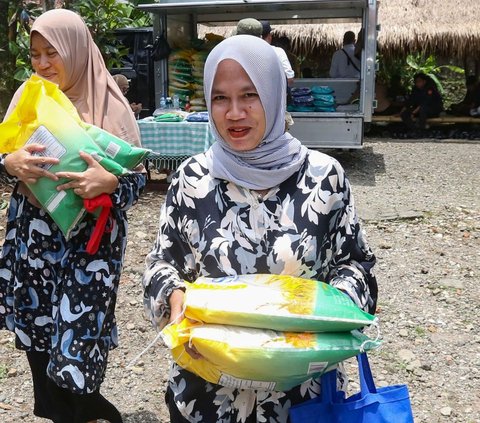 FOTO: Harga Beras Mulai Turun di Tengah Bulog Gencar Gelar Operasi Pasar di Bogor