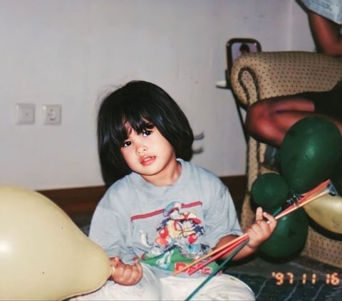 Beautiful and Adorable Child Becomes a Famous Artist, Graduated from the Best University in the World, Married to a Korean Oppa, Can You Guess?