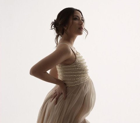 Latest Maternity Shoot Portrait of Jessica Mila, Wearing Transparent Gown