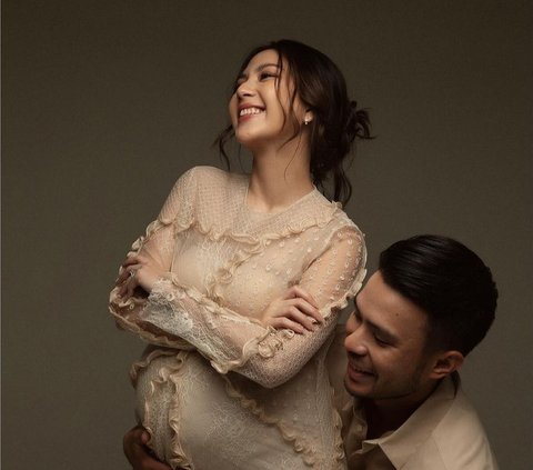 Latest Maternity Shoot Portrait of Jessica Mila, Wearing Transparent Gown