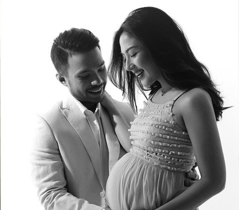 Latest Maternity Shoot Portrait of Jessica Mila, Wearing Transparent Gown