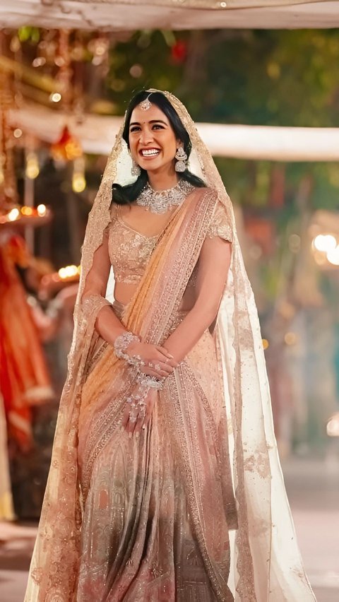 Portrait of the Magnificent Sari of Radhika Merchant, Future Daughter-in-Law of Crazy Rich India, During the Pre-Wedding Party.