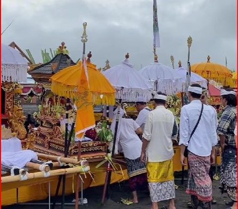 Khidmatnya Upacara Melasti di Pantai Parangtritis, Bangun Keharmonisan Umat Beragama