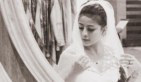 Penampilan Awkarin mengenakan gaun pengantin menuai banyak apresiasi. Awkarin tampil begitu cantik dengan mengenakan gaun pengantin.<br>