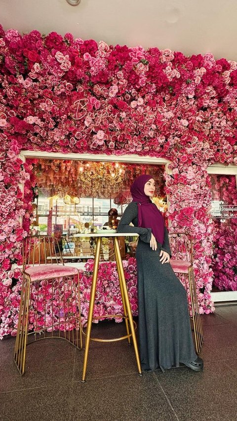 Want to be a Soleha Wife, Zaskia Gotik Follows Her Husband's Desire to Take a Break from Singing