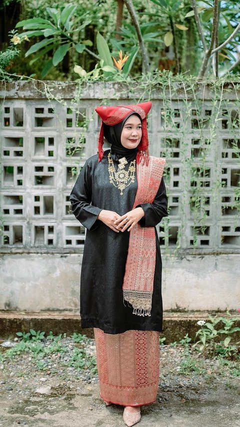 Pengertian Baju Kurung Basiba, Budaya Minangkabau