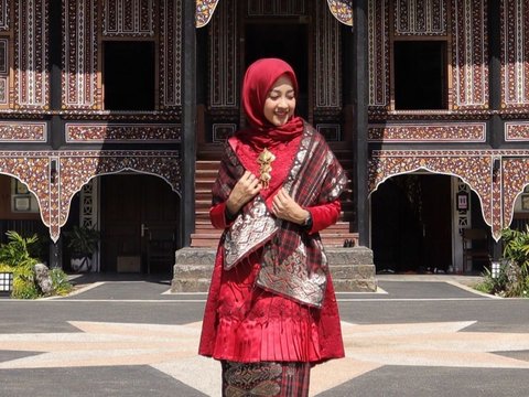 Pengertian Baju Kurung Basiba dan Makna di Balik Keindahannya