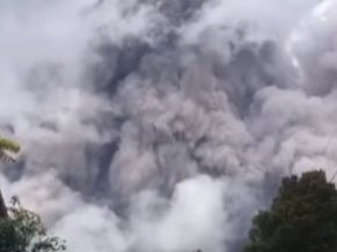 Gunung Merapi Keluarkan 7 Kali Awan Panas Guguran dalam 30 Menit