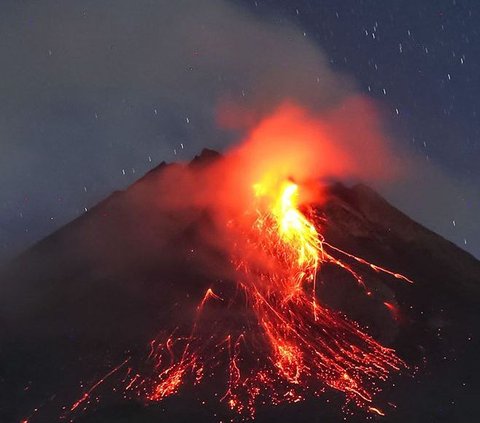 Gunung Merapi Keluarkan 7 Kali Awan Panas Guguran dalam 30 Menit