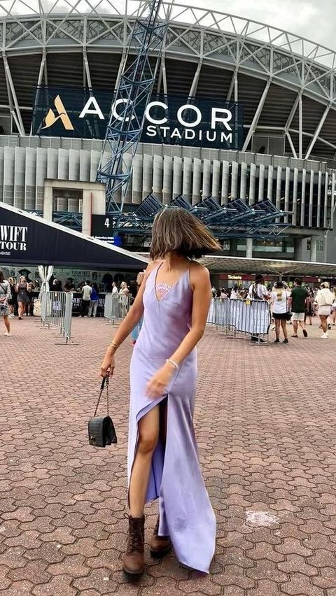 Acha Septriasa looks stunning with a purple split middle dress and unique makeup.