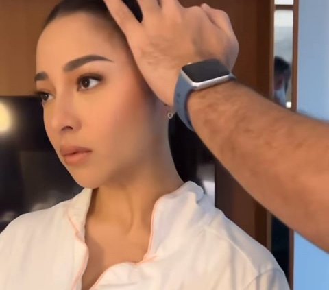 Momen Nikita Willy Gendong Baby Issa saat Sedang di Makeup Jadi Sorotan, Netizen Ngaku Salut