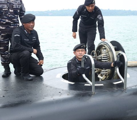 Potret Panglima TNI dan Kasad Pakai Brevet Hiu Kecana, Gagah dan Sangar