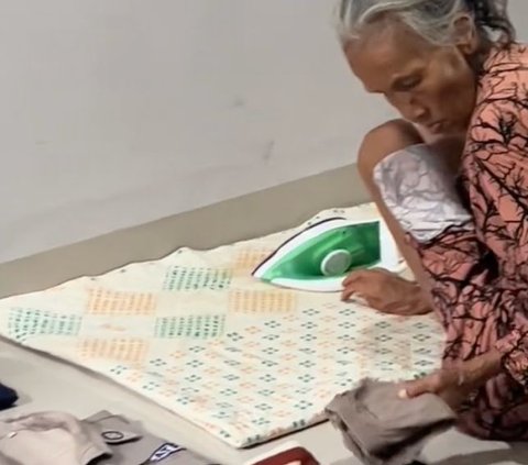 Viral Kisah Pilu Nenek Hidupi 2 Cucu, Banting Tulang Jualan Keripik hingga Bantu Setrika