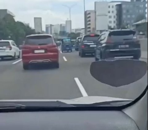 Terobos Jalan Tol hingga Lawan Arah, Aksi Sopir Bajaj Ini Jadi Sorotan